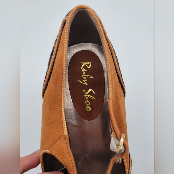 Elegant Orange and Black Heels - Picture 5 of 8